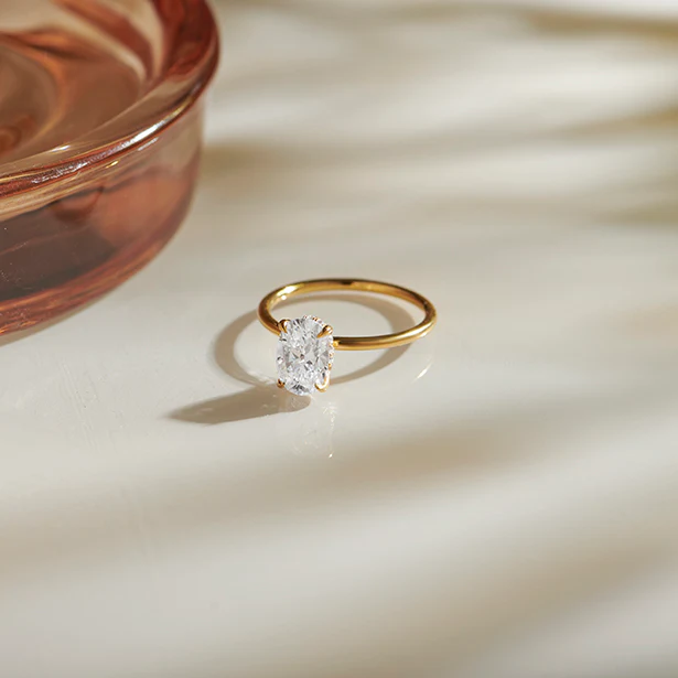 Classic Oval Shape Diamond Ring with Sleek Band - Image 3